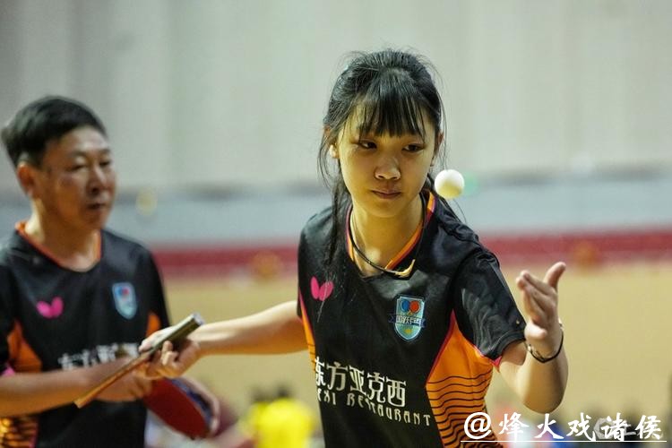 刘诗雯助阵，乒乓民间好手上演龙争虎斗，“乒乓春晚”落幕